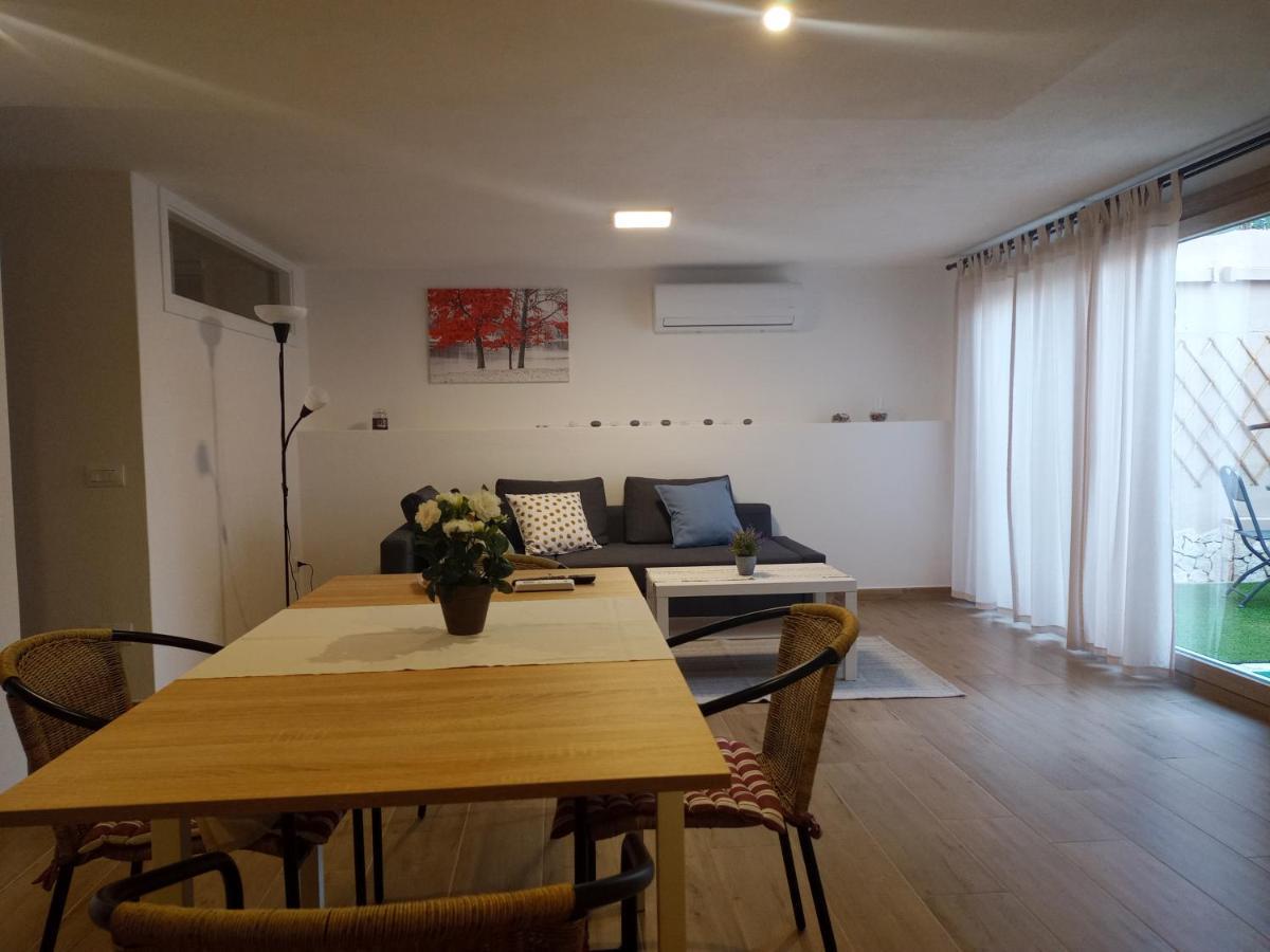 Vacanze Nella Casetta Pula Exterior foto